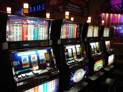Почему азартные игроки теперь играют в интернете?