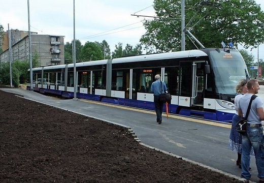 Трамвай 6-ого маршрута сошёл с рельс в Риге на перекрёстке Барона и Радио