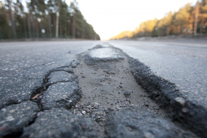 Плохое финансирование латвийских дорог.