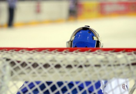 Молодой латвийский вратарь попал в швейцарскую хоккейную Суперлиге