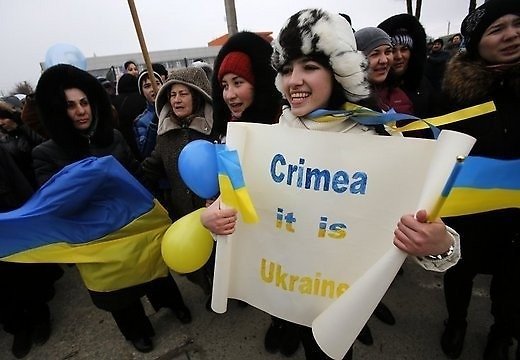 В Крыму участники акции организовали живую цепь под лозунгом 