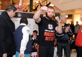 Латвийский боец Глухов вновь победил Гарнера
