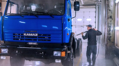 Профессиональная мойка грузовых автомобилей в Москве - фотография
