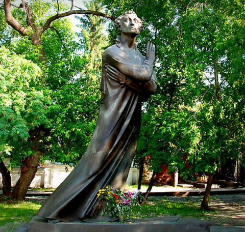 Чем интересен памятник Пушкину в Екатеринбурге - фотография