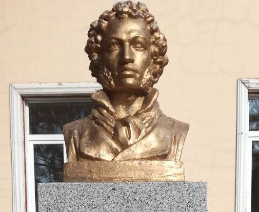 В Новосибирске восстановили памятники Пушкину - фотография
