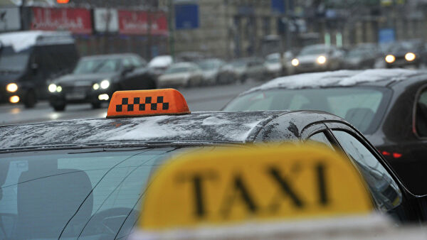 Неизвестный попытался угнать такси в Москве - фотография