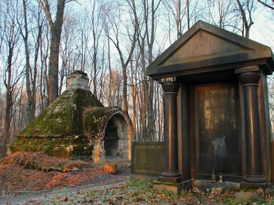 Волковское кладбище (СПб): подойдет ли оно для прогулок