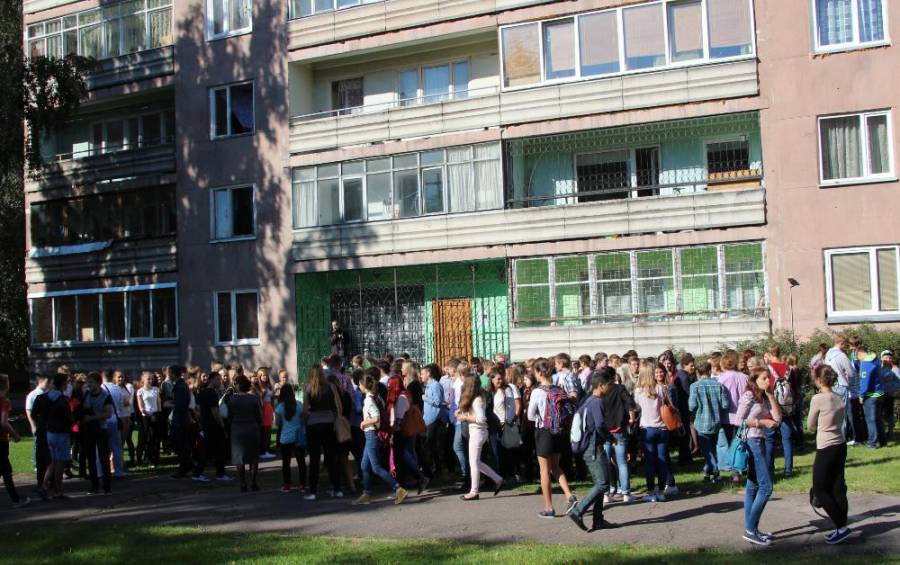 Акция против «легальных наркотиков» у Рижской Пурвциемской средней школы в Риге