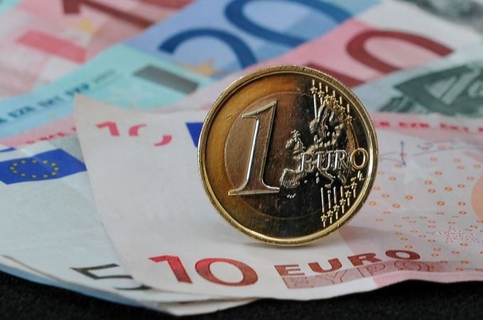 Для торговли не хватает евро - фотография