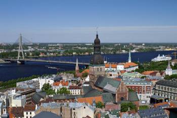 Латвия будет платить 1,3 тысячи евро за каждого жителя