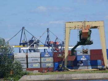 Рижский порт вынес предупреждение восьми предприятиям