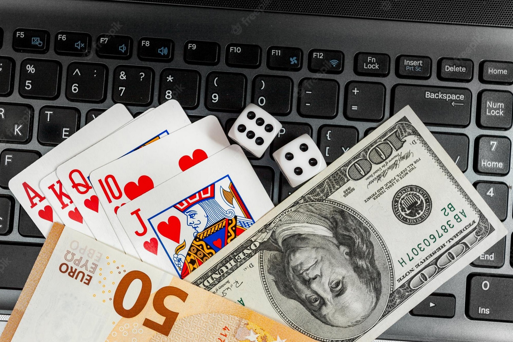 Tikai pilngadīgi spēlētāji Latvijā var spēlēt tiešsaistes kazino uz naudu